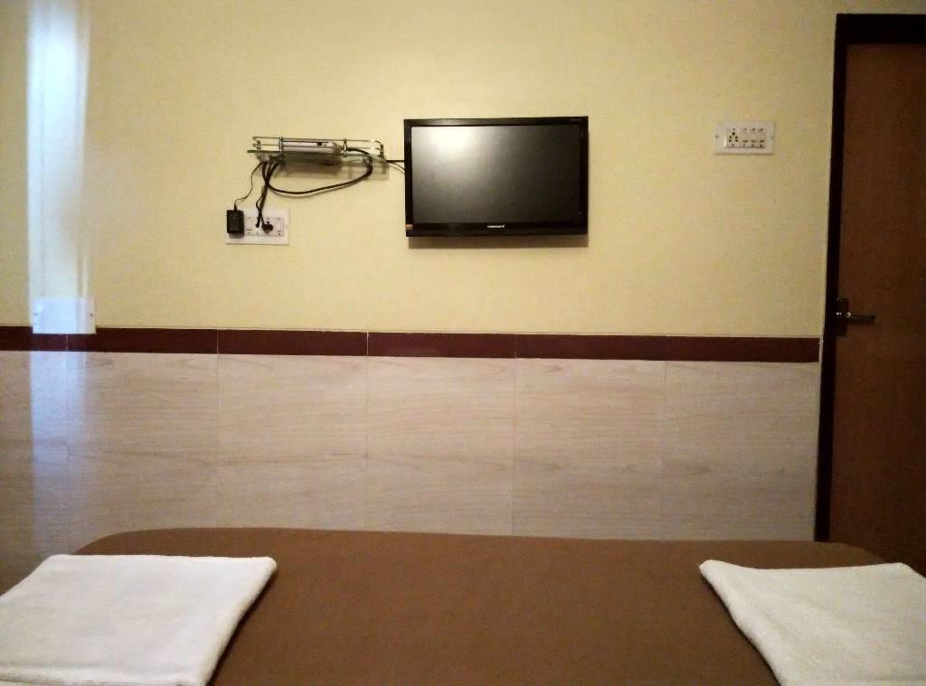 Girija Payyade Hotel Kalyān エクステリア 写真
