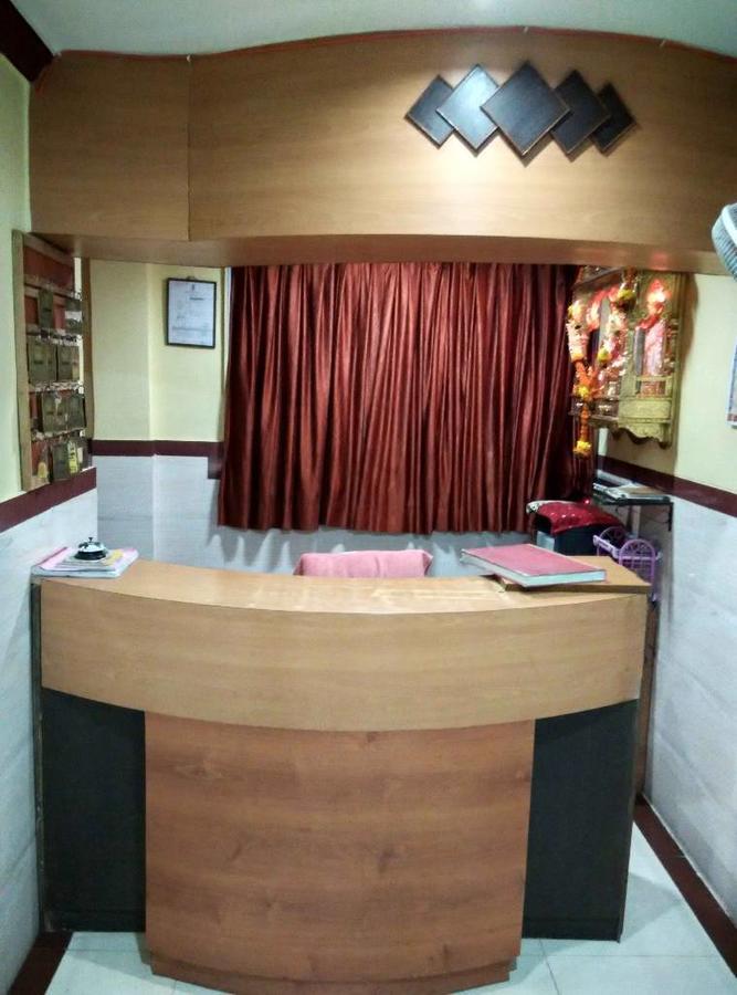 Girija Payyade Hotel Kalyān エクステリア 写真