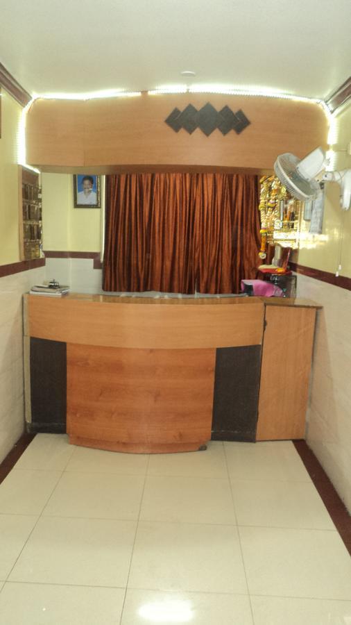 Girija Payyade Hotel Kalyān エクステリア 写真