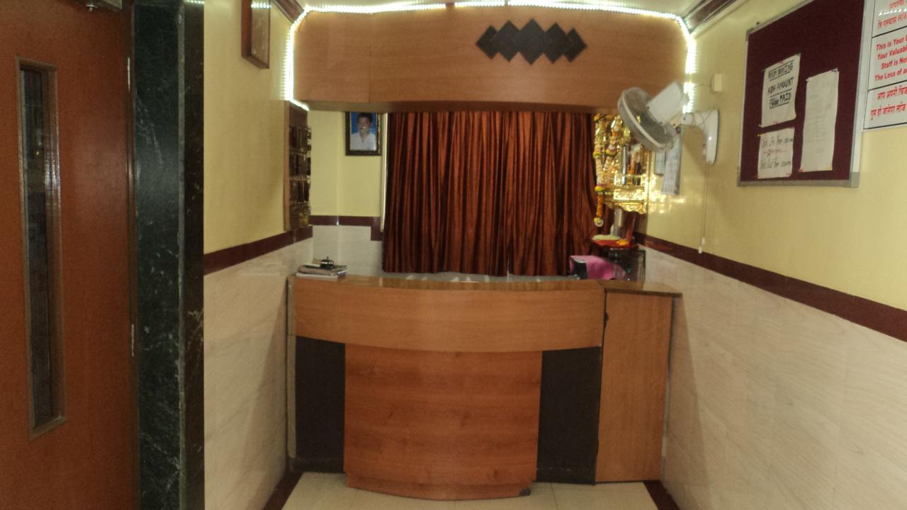 Girija Payyade Hotel Kalyān エクステリア 写真