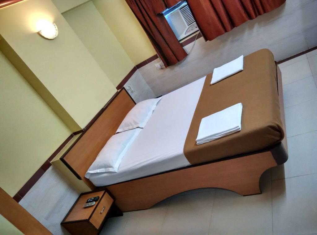 Girija Payyade Hotel Kalyān エクステリア 写真