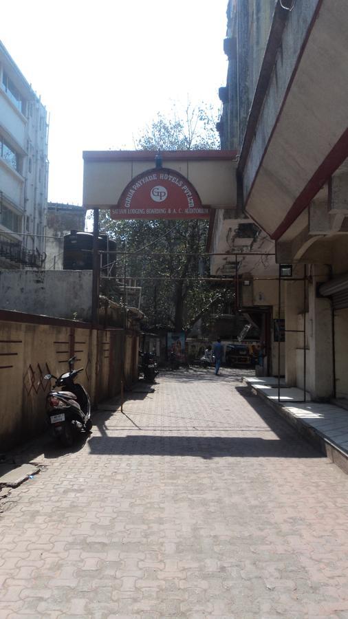 Girija Payyade Hotel Kalyān エクステリア 写真